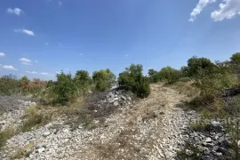 Poljoprivredno zemljište prvi red do mora, Šibenik, Terrain