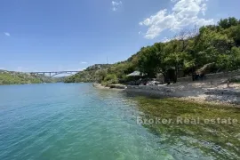 Poljoprivredno zemljište prvi red do mora, Šibenik, Terrain