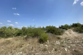 Poljoprivredno zemljište prvi red do mora, Šibenik, Terrain