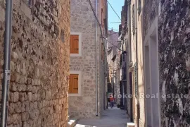 Kuća u centru, roh bau, Šibenik, Maison