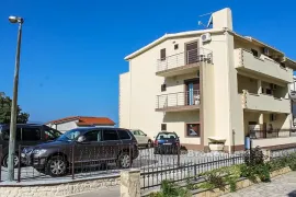 Hotel s restoranom i pogledom na more, na prodaju, Omiš, Gewerbeimmobilie