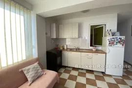 Apartmanska kuća prvi red do mora, Preko, بيت