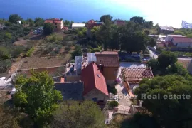 Kamena kuća s bazenom i otvorenim pogledom na more, Omiš, Famiglia