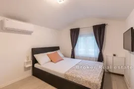 Novoizgrađena vila s bazenom, Omiš, بيت