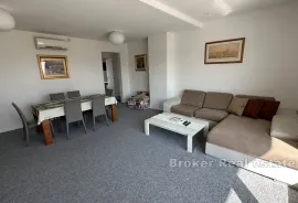 Atraktivan penthouse s velikom terasom I jacuzzijem, Split, Kвартира