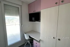 Atraktivan penthouse s velikom terasom I jacuzzijem, Split, Kвартира