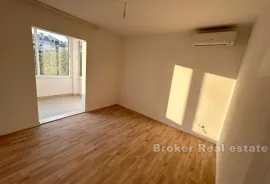 Apartmanska kuća u blizini mora, Split, Дом