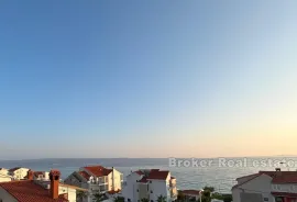 Apartmanska kuća u blizini mora, Split, Дом