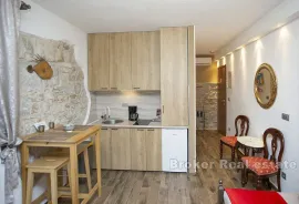 Kamena kuća s dvorom na izvrsnoj lokaciji, Split, Haus