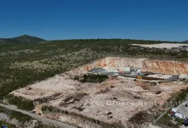 Zemljište u poslovnoj zoni komercijalne namjene, Split, Zemljište