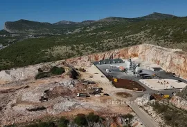 Zemljište u poslovnoj zoni komercijalne namjene, Split, Zemljište