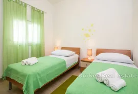 Atraktivan apartman s bazenom, Split, Stan