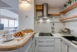 Predivan osunčan stan s otvorenim pogledom na more, Split, Apartamento