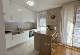 Dvosoban komforan stan na odličnoj lokaciji, Split, Appartement