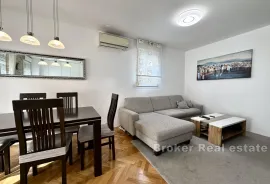 Dvosoban komforan stan na odličnoj lokaciji, Split, Appartement