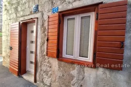 Apartman u tradicionalnoj mediteranskoj kamenoj kući, Trogir - Okolica, Διαμέρισμα