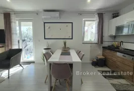 Apartmanska kuća s bazenom, Trogir - Okolica, بيت