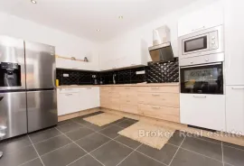 Apartmanska kuća s bazenom, Trogir - Okolica, بيت