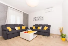 Apartmanska kuća s bazenom, Trogir - Okolica, بيت