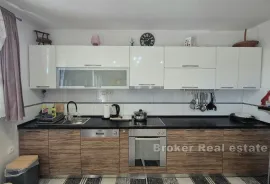 Apartmanska kuća s bazenom, Trogir - Okolica, بيت