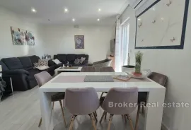 Apartmanska kuća s bazenom, Trogir - Okolica, بيت