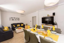 Apartmanska kuća s bazenom, Trogir - Okolica, بيت