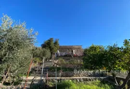 Samostojeća prizemnica s otvorenim pogledom na more, Trogir - Okolica, Дом