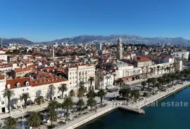 Studio apartman za renovaciju u centru grada, Split, Kвартира