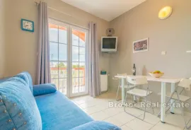 Kuća s više apartmana prvi red do mora, Zadar, Casa