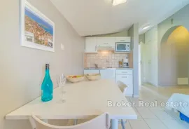 Kuća s više apartmana prvi red do mora, Zadar, Casa