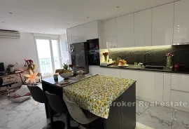 Moderan trosoban stan s otvorenim pogledom na more, Split, Apartamento