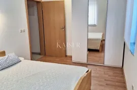 Otok Krk, Malinska - stan 60m2, 400m od mora, Malinska-Dubašnica, Appartement