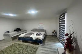 Poreč, okolica, renovirana istarska kuća sa zemljištem i konobom, Poreč, Casa