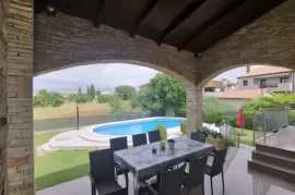 Pula, Veli vrh - samostojeća kuća s bazenom, Pula, Haus