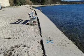 Nedovršena kuća 50 m od plaže, Ražanac, Kuća