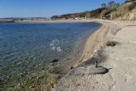 Građevinsko zemljište uz more, Ražanac, Zemljište