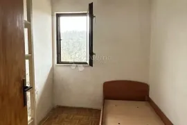 Kuća za renovaciju s terasom s koje nećete željeti otići!, Pazin, Casa