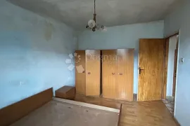 Kuća za renovaciju s terasom s koje nećete željeti otići!, Pazin, Casa