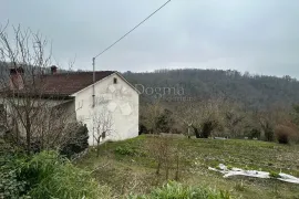 Kuća za renovaciju s terasom s koje nećete željeti otići!, Pazin, Casa