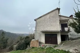 Kuća za renovaciju s terasom s koje nećete željeti otići!, Pazin, Casa