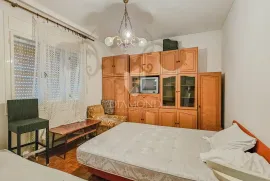 Umag, kuća s puno potencijala 250 m do mora!, Umag, Casa