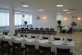 Hotel u sportskoj luci, na prodaju, Ploče, Poslovni prostor