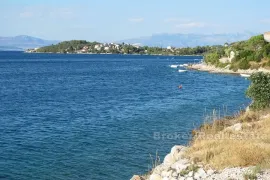 Vrhunsko građevinsko zemljište 8000m2, na prodaju, Šolta, Terra