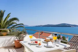 Hotel s pogledom na more, na prodaju, Trogir - Okolica, Commercial property