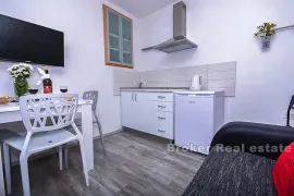 Renovirana kamena kuća, na prodaju, Trogir - Okolica, Ev