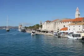 Dva apartmana za prodaju, Trogir - Okolica, Wohnung