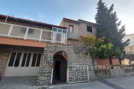 Obiteljska kuća s pogledom na more, Split, Ev