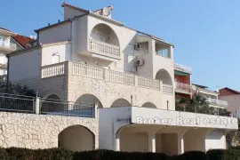 Apartmanska kuća sa pogledom na more, Trogir - Okolica, Kuća