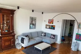 Uhodani hostel, na prodaju, Zadar, Appartement