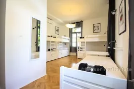 Uhodani hostel, na prodaju, Zadar, Appartement